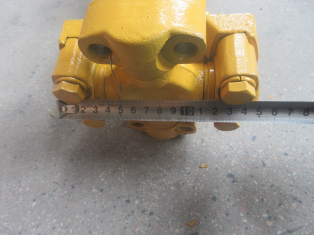 Вал карданный задний 252900465/500K.3.4/Z5G(1).1.2 XCMG Вал карданный задний 252900465/500K.3.4/Z5G(1).1.2 XCMG